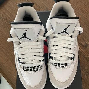 AIR JORDAN 4 RETRO